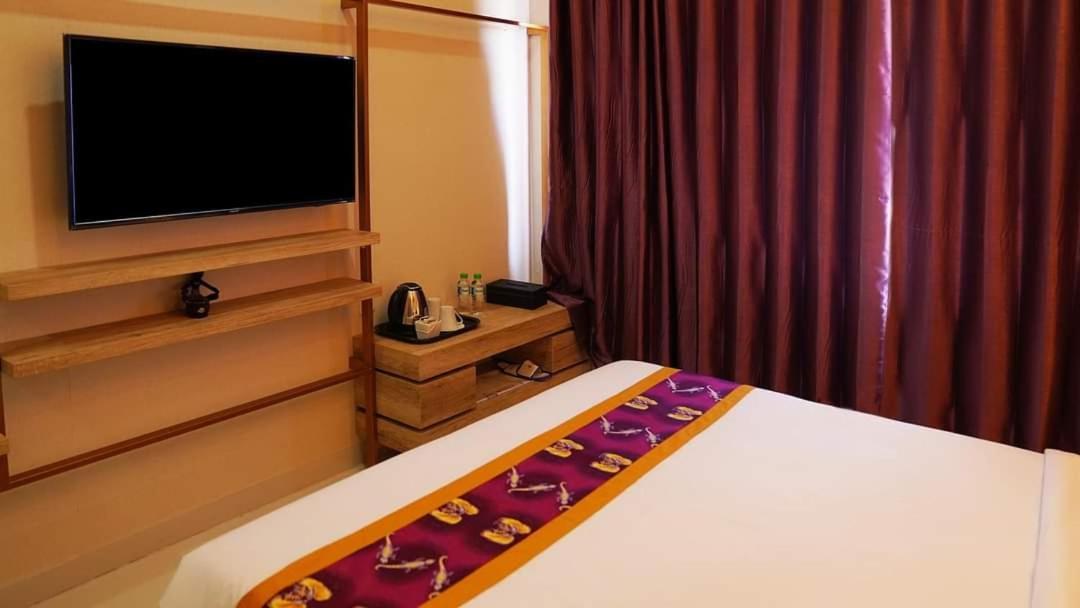 Elohim Hotel Sentani Jayapura Eksteriør billede